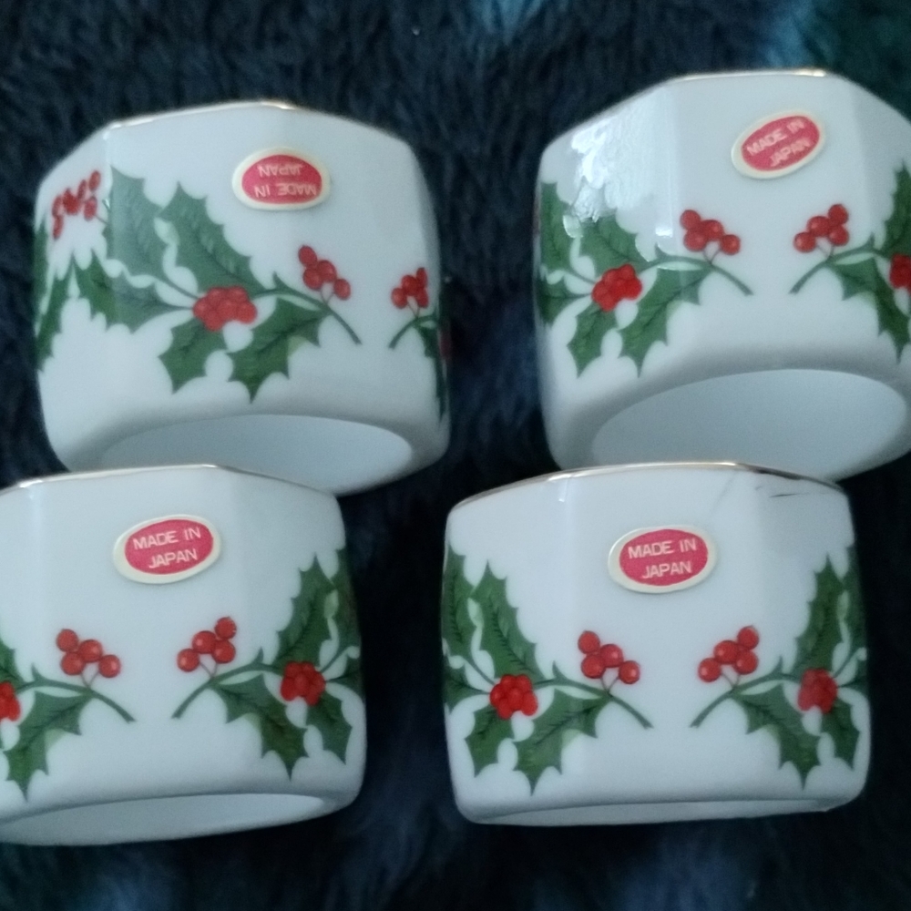 Vintage Christmas Napkin Rings Set Mervyn's Holly Porcelain Hand Decorated Set 4